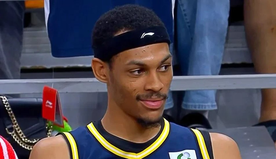 乐鱼 战术调整引发热议！，阿扎伦卡在G2比赛中险胜比赛高潮迭起