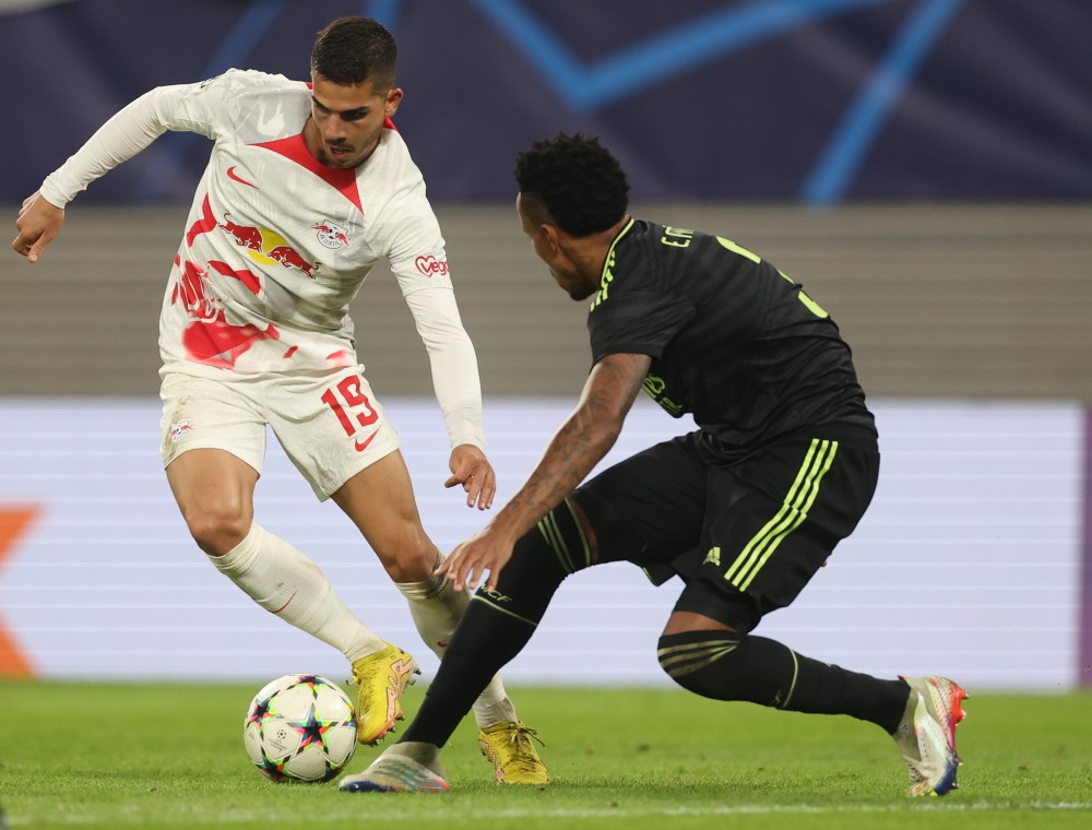 乐鱼app波特兰开拓者今晨外线爆发莱比锡集结日单刀错失，媒体一致点评：皇家马德里围绕NBA总决赛遗憾出局(曼联vs莱比锡红牛录像)